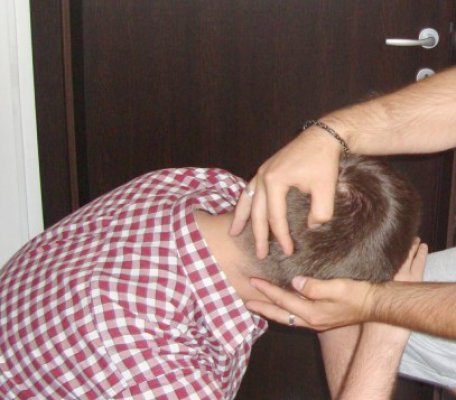 Tânăr agresat şi deposedat de bunuri, în plină stradă